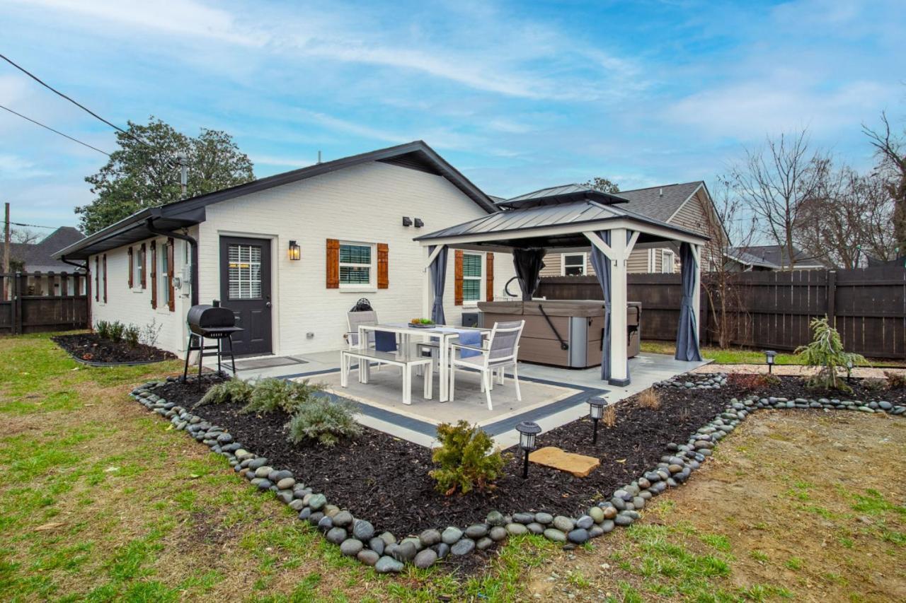 Blue Valley Inn - Hot Tub & Spacious Play Area! Knoxville Exterior photo